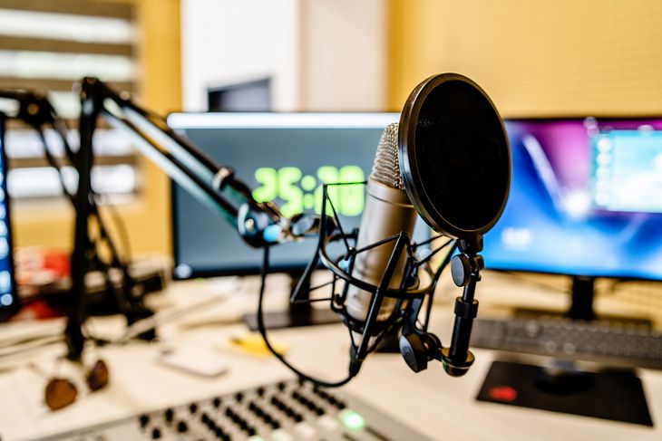 Zeit ein Mikro in einem Radiostudio