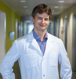 Dr. med. (H) Gábor Deák